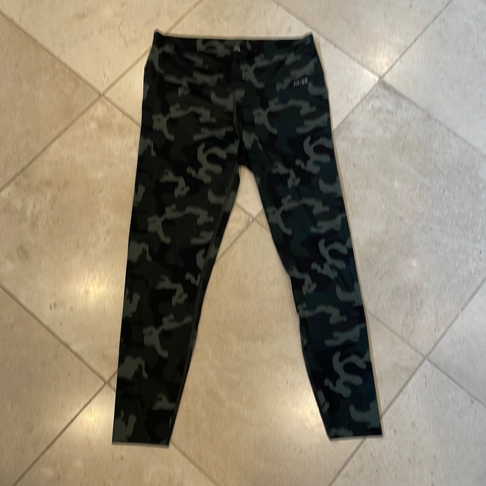 AR33 Leggings L Green Camo - maybe worn once